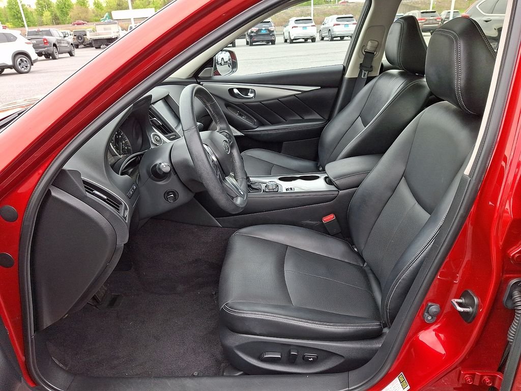 Used 2023 Red INFINITI LUXE image 13