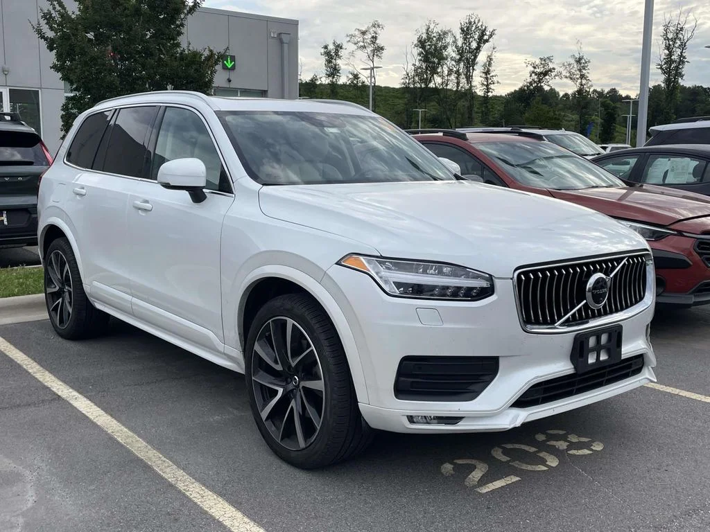 Used 2022 Crystal White Metallic Volvo Momentum image 1