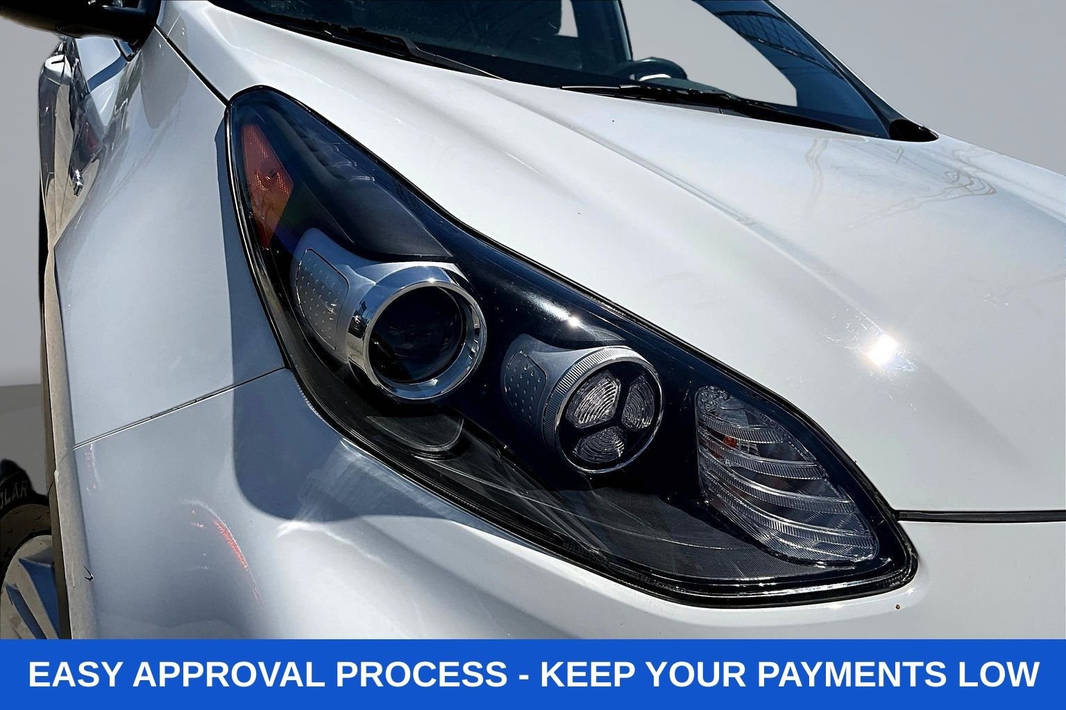 Used 2018 White Kia LX image 35