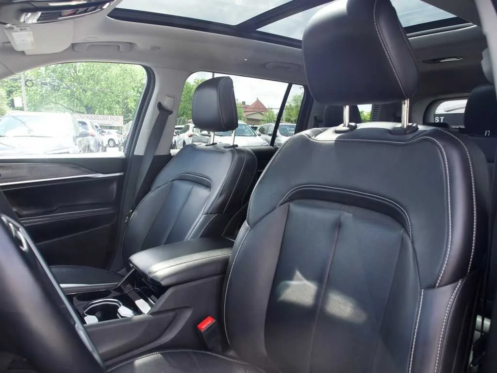 Certified Used 2022 Black Jeep Limited 4x4 image 20