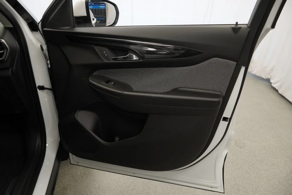 New 2026 Summit White Chevrolet LT image 27