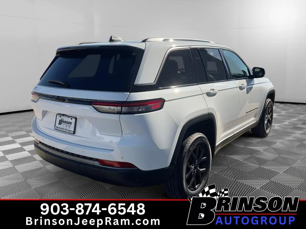 New 2027 Bright White Clearcoat Jeep Laredo Altitude image 5