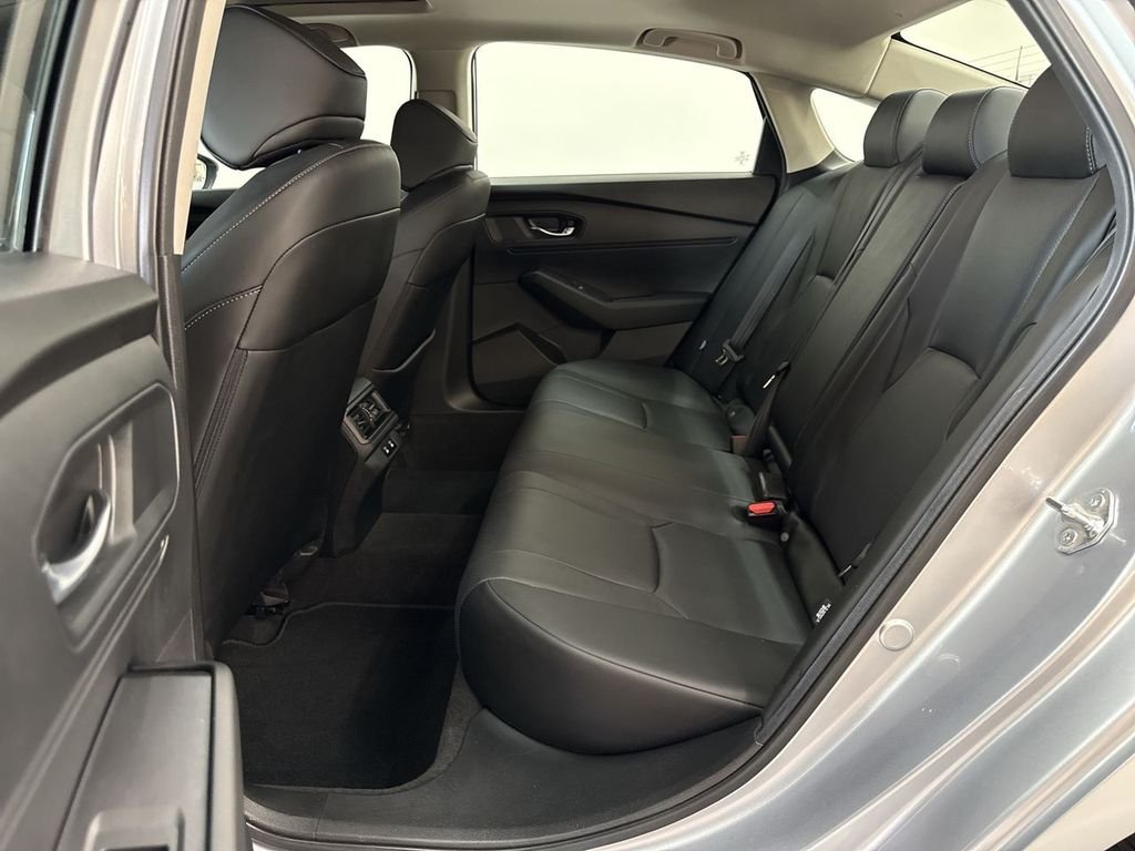 Used 2025 Solar Silver Metallic Honda EX-L image 16