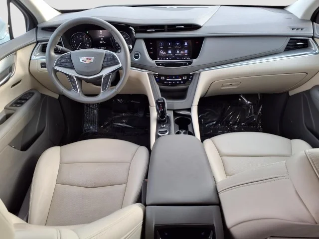 Used 2022 CRYSTAL WHITE TRICOAT Cadillac FWD Premium Luxury image 8