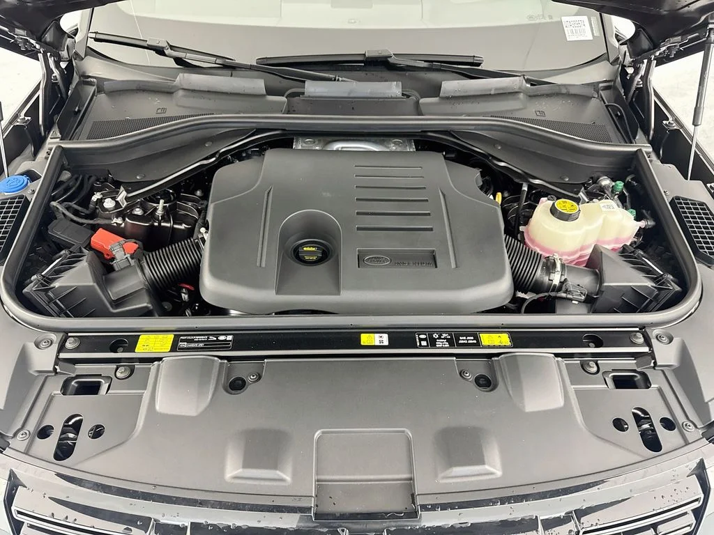 New 2026 Charente Grey Land Rover SE image 31