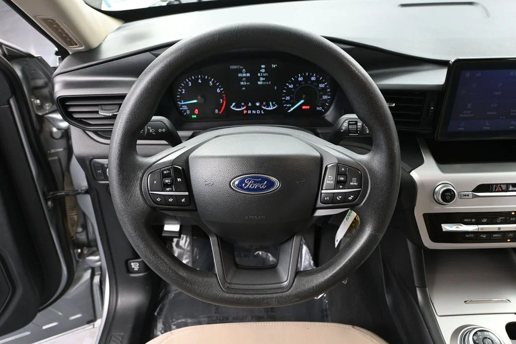 Used 2022 Silver Ford Base image 25
