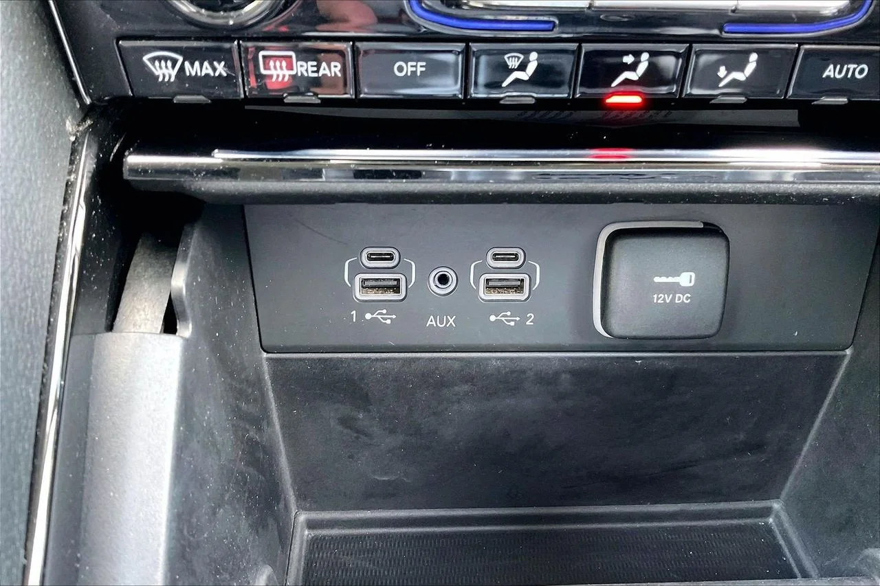 Used 2023 White Jeep Limited image 19