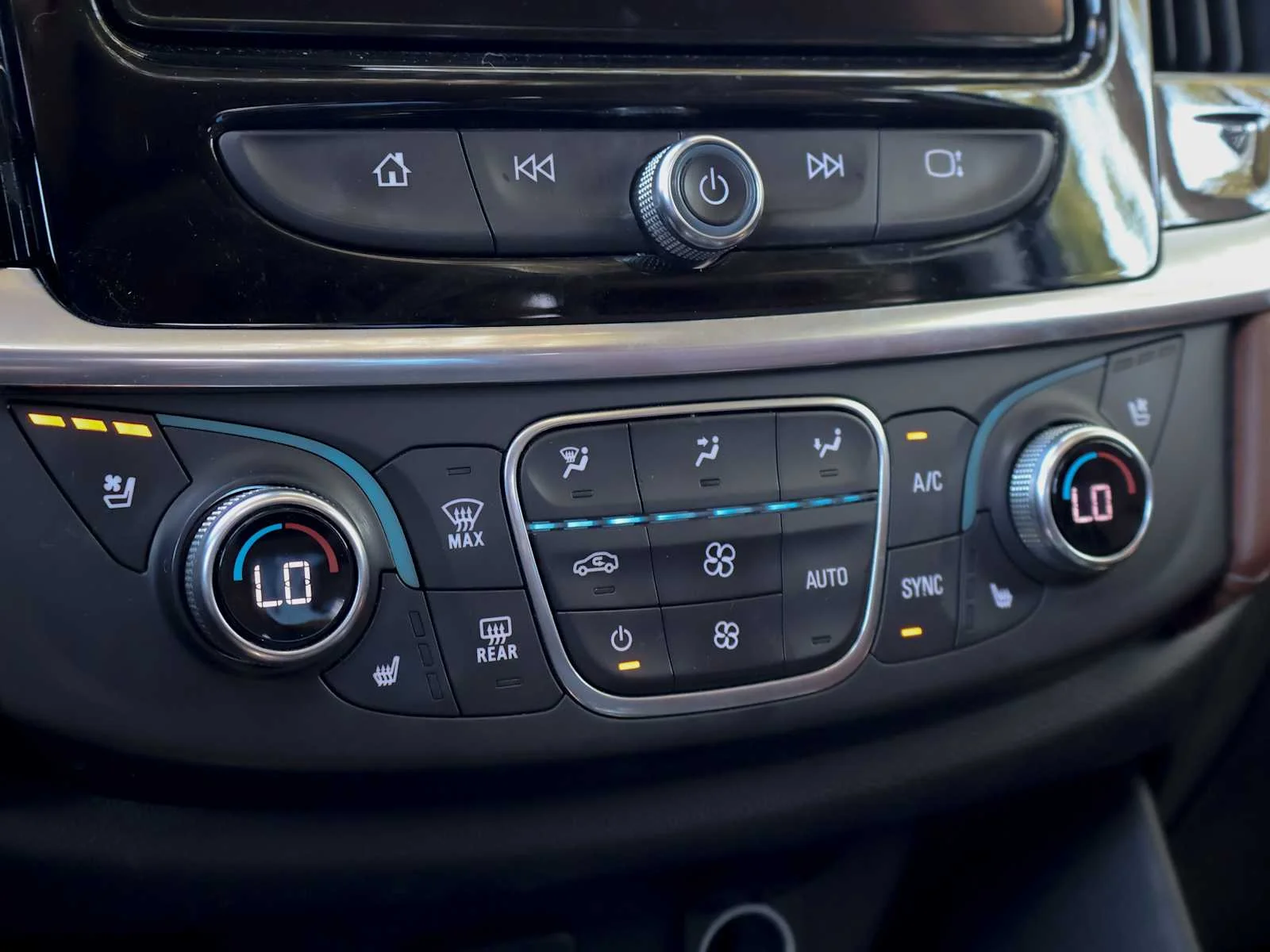 Used 2019 Summit White Chevrolet High Country image 20