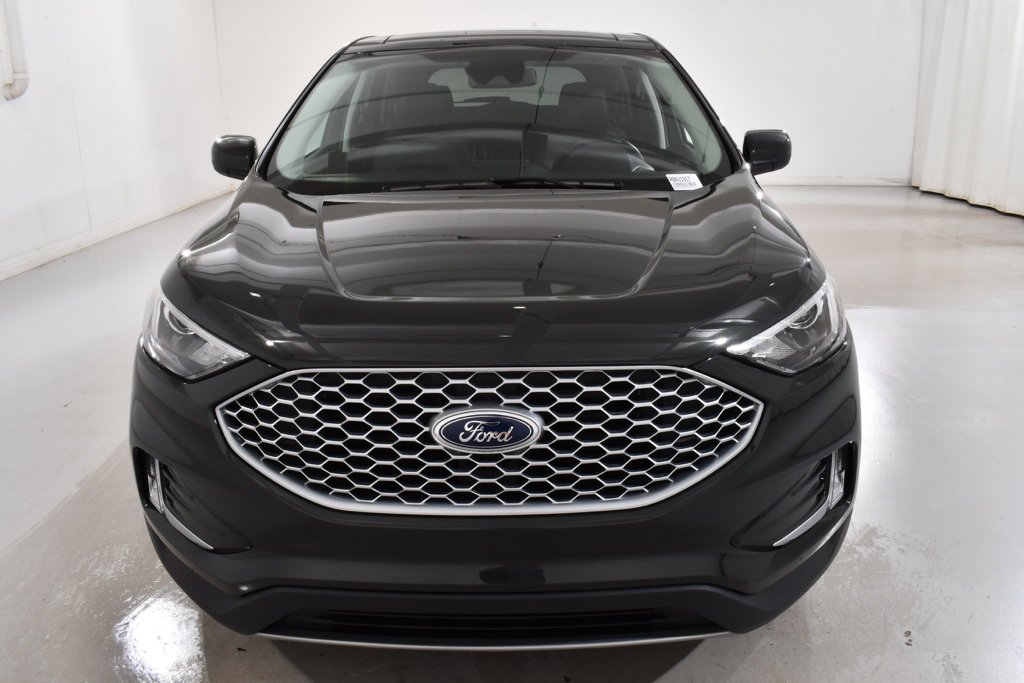 Used 2024 Green Metallic Ford SEL image 3