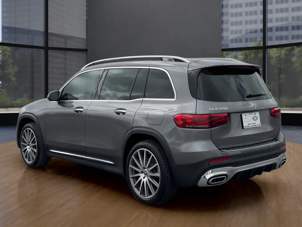 Used 2023  Mercedes-Benz GLB 250 image 7