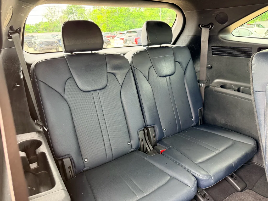 Used 2023 Silky Silver Kia SX Prestige image 27
