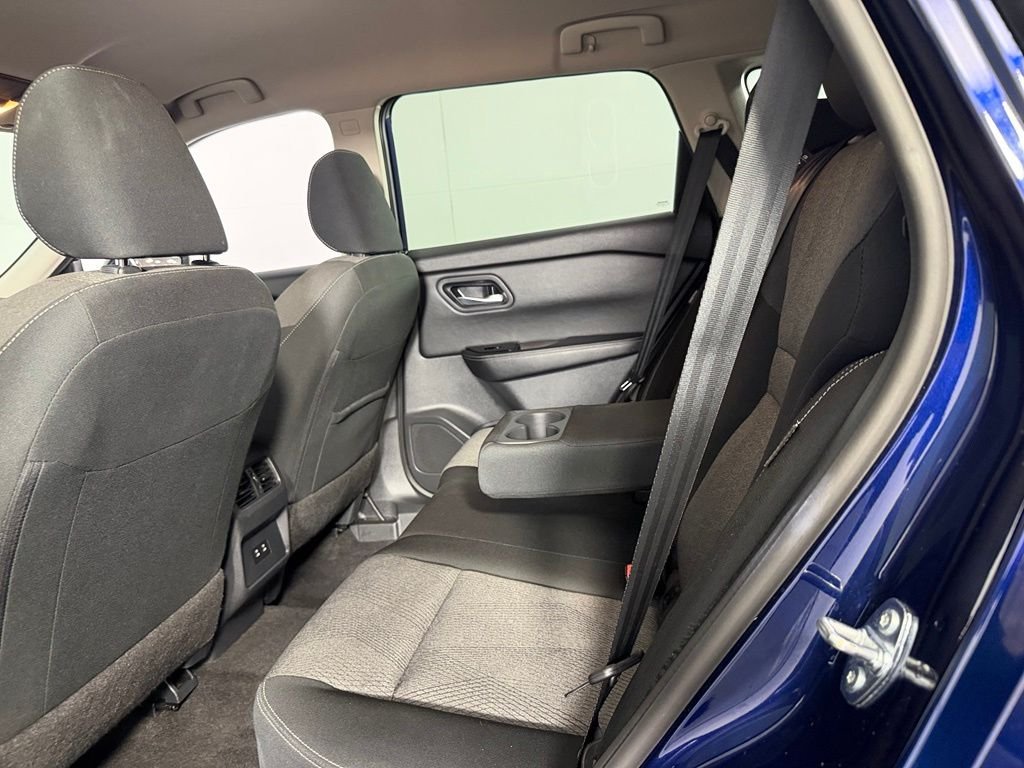 2025 Nissan Rogue SV - Photo 18
