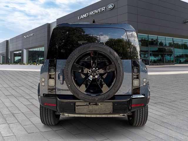 New 2026 Tasman Blue LAND ROVER S image 4