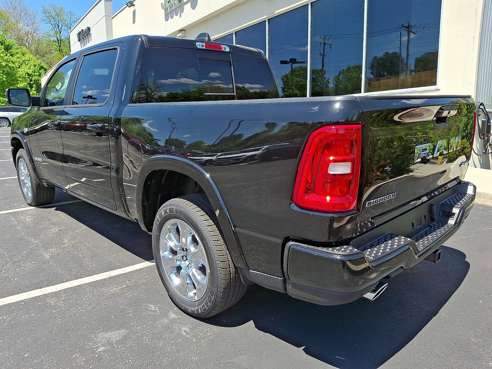 New 2026 Diamond Black Crystal Pearl-Coat Exterior Paint RAM Big Horn image 4
