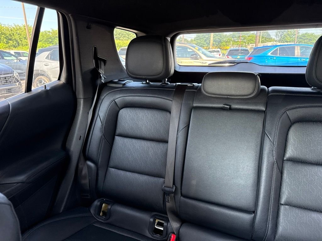 Used 2025 Summit White Chevrolet LT image 13