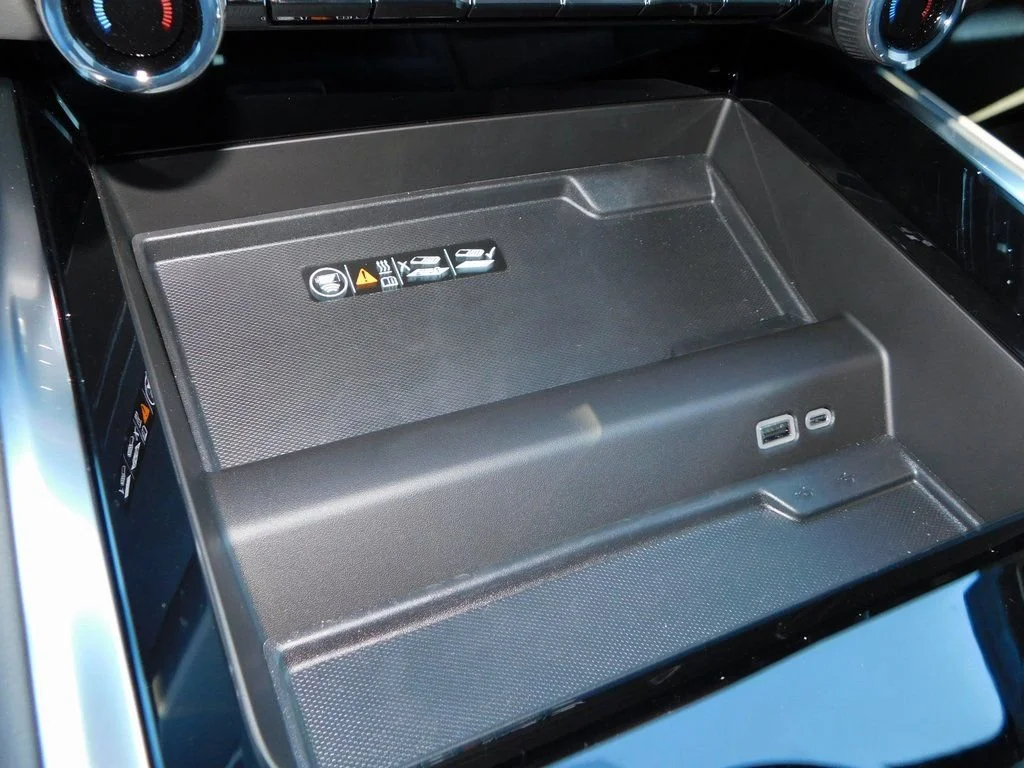2025 Chevrolet Suburban High Country - Photo 46