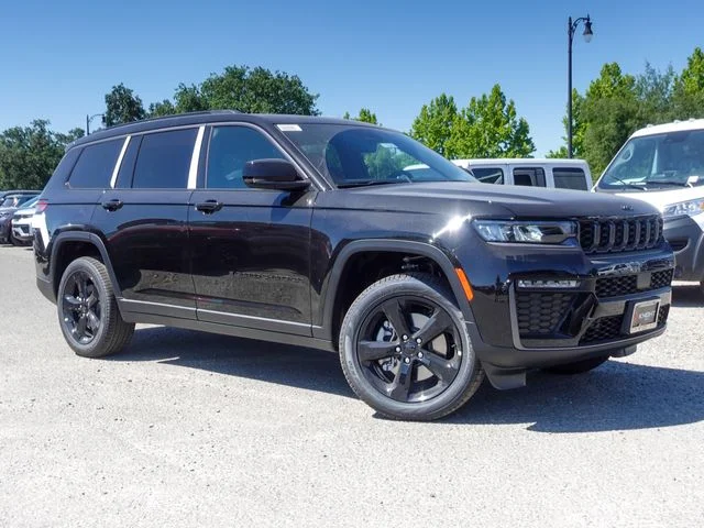 New 2026 Diamond Black Crystal Pearl-Coat Exterior Paint Jeep Limited image 5