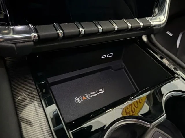Used 2025 White GMC Elevation image 31