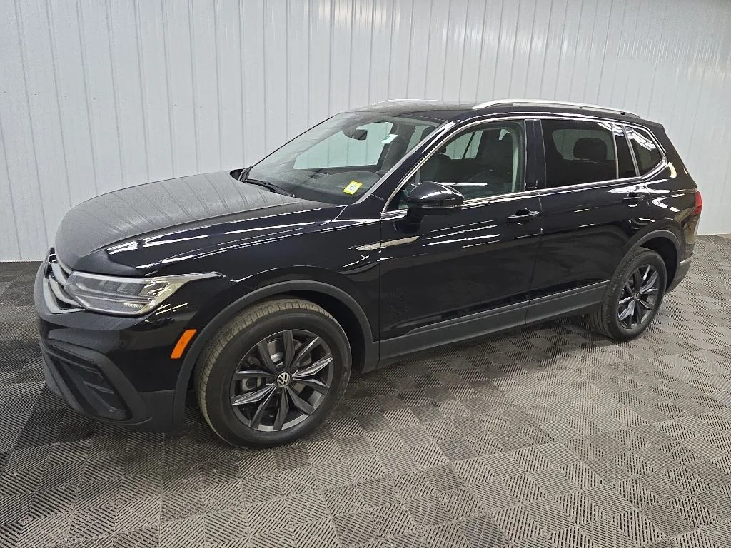 Used 2022 Black Volkswagen 2.0T SE image 6