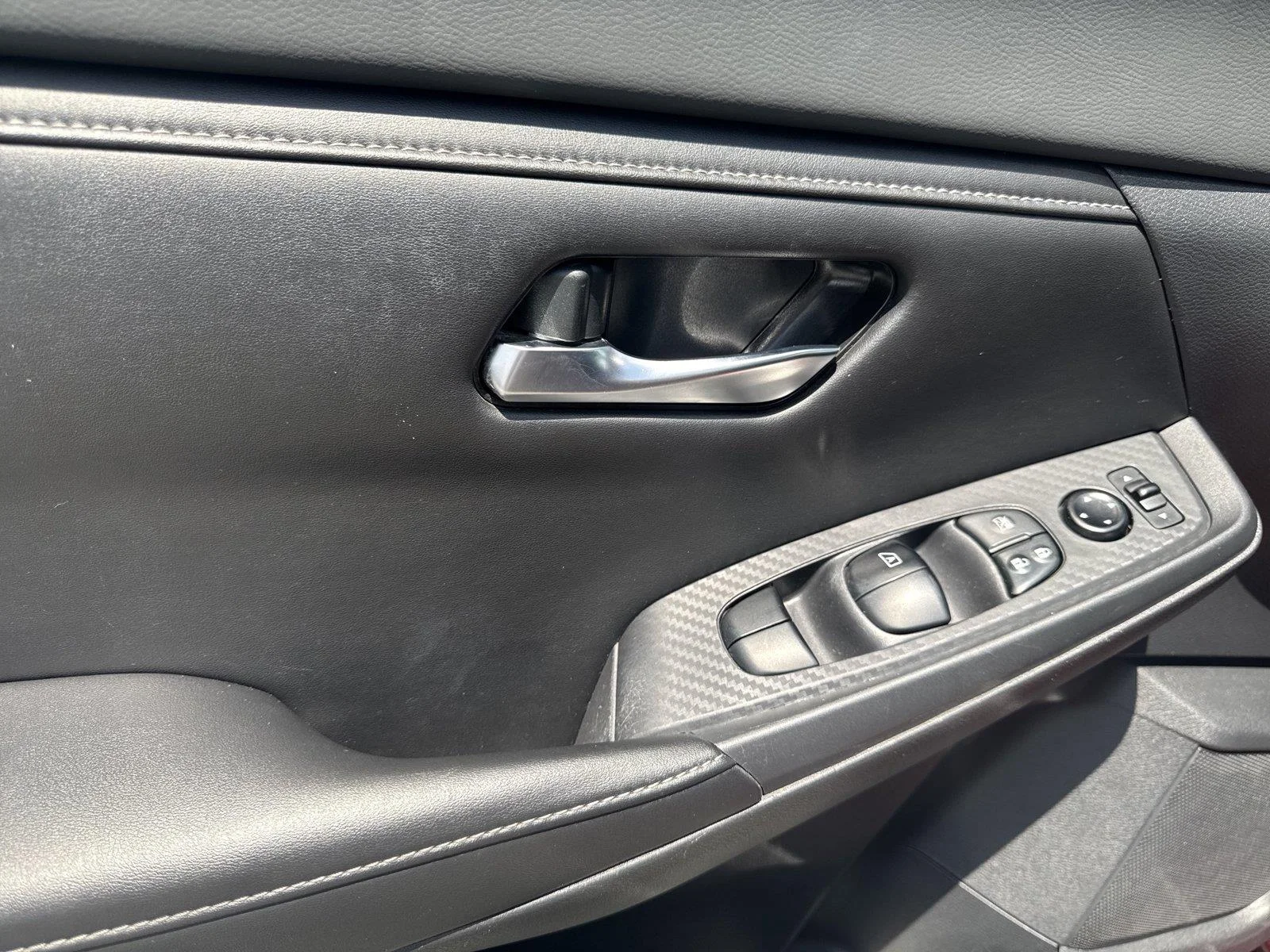 Used 2022 Rosewood Metallic Nissan SV image 21