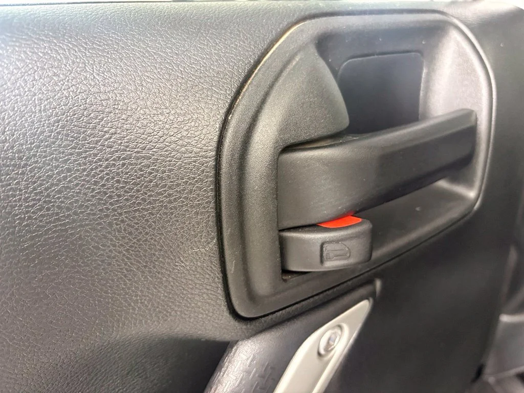 Used 2016 Silver Jeep Unlimited Rubicon image 32