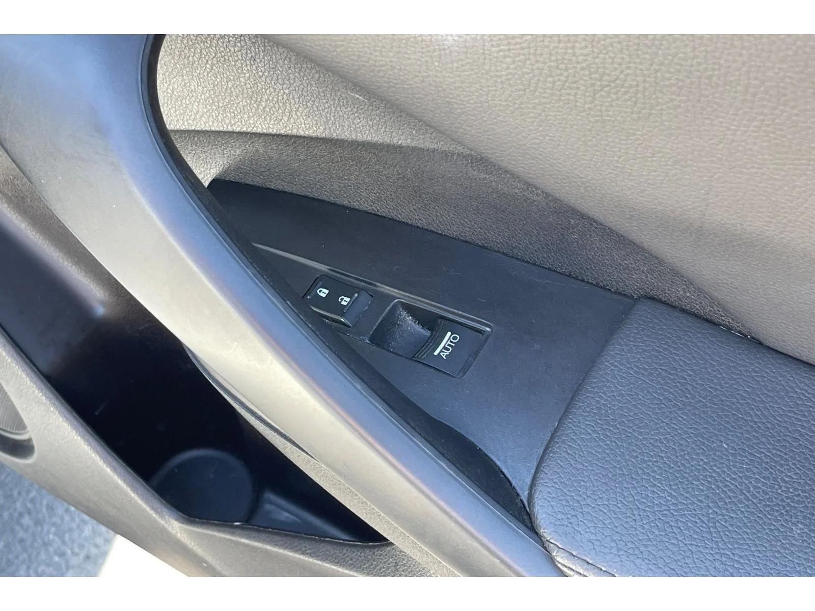 Used 2017 White Diamond Pearl Acura w/AcuraWatch Plus image 23