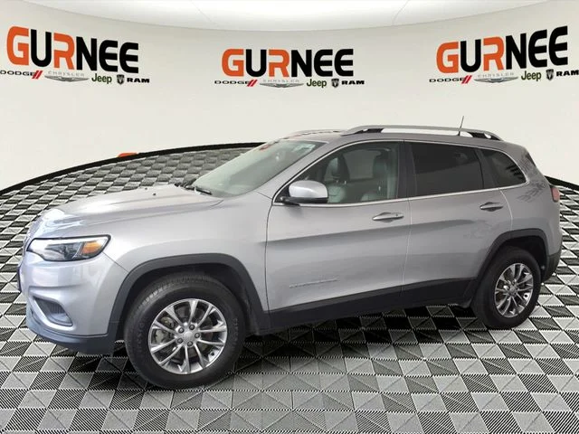 Used 2019 Silver Jeep Latitude Plus image 4