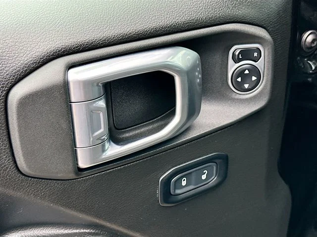 Used 2024 Black Jeep Sport S image 17