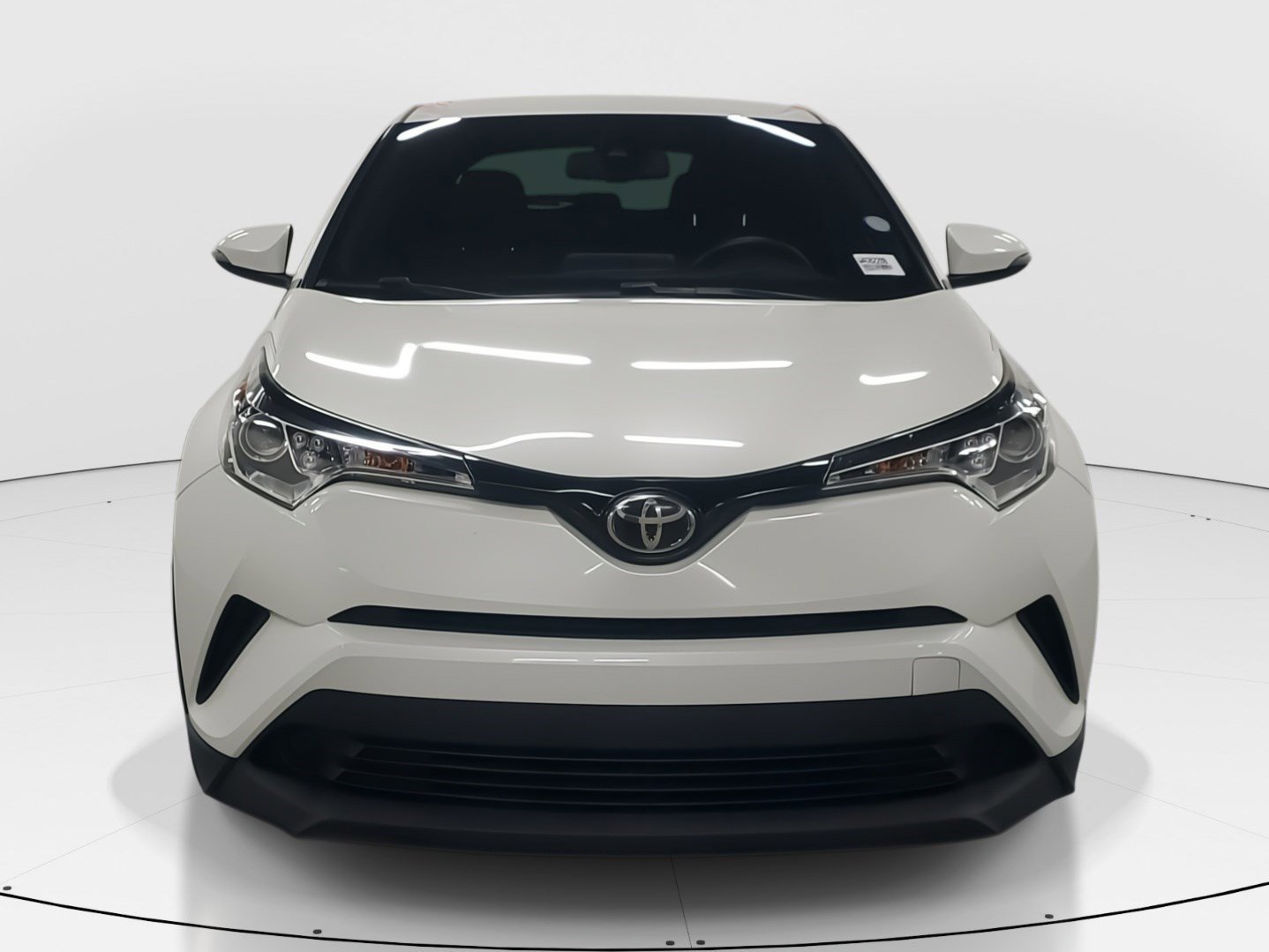 Used 2018 Blizzard Pearl Toyota XLE image 3