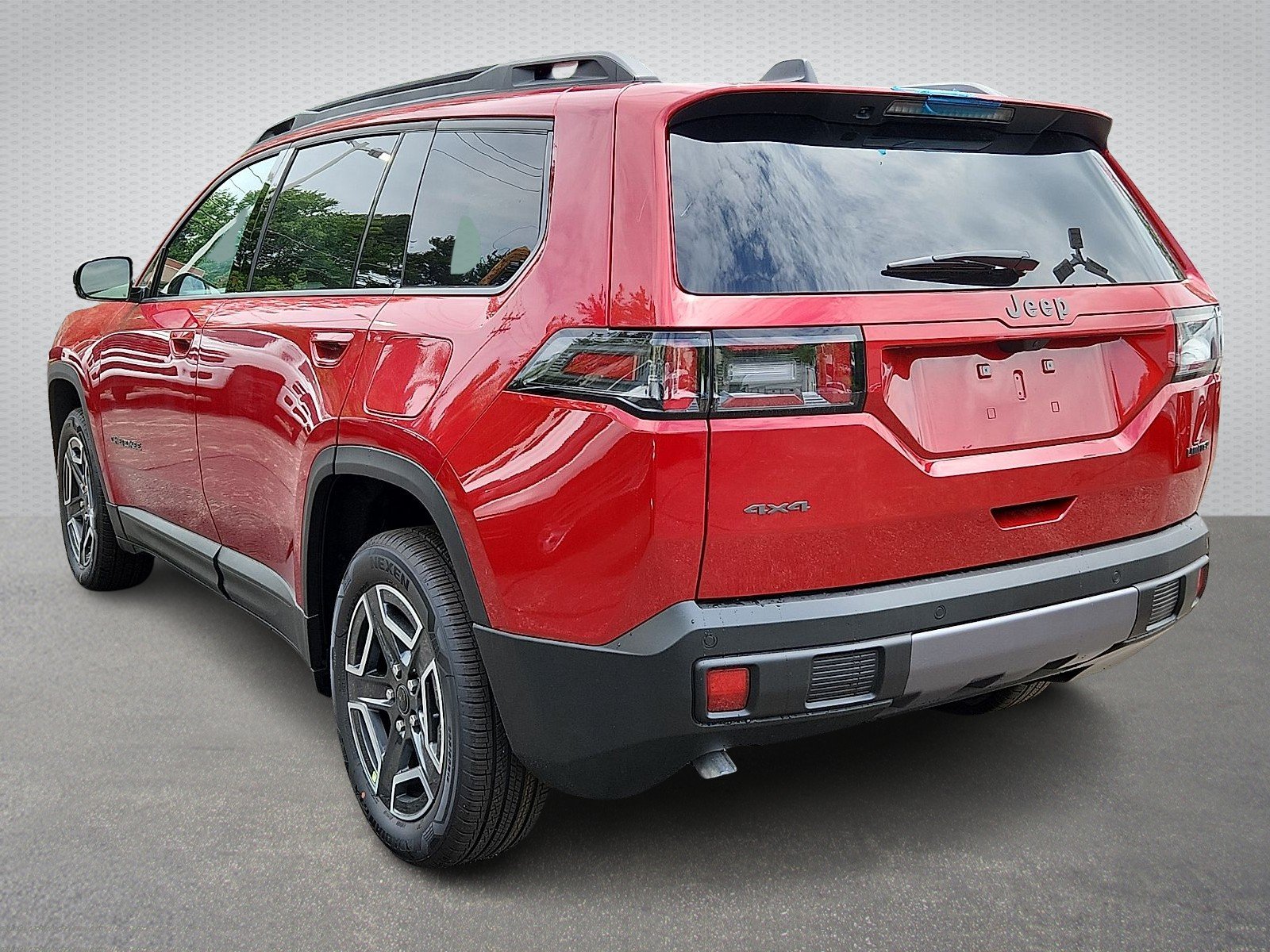 New 2026 Red Hot Pearl-Coat Exterior Paint Jeep Limited 4x4 image 4