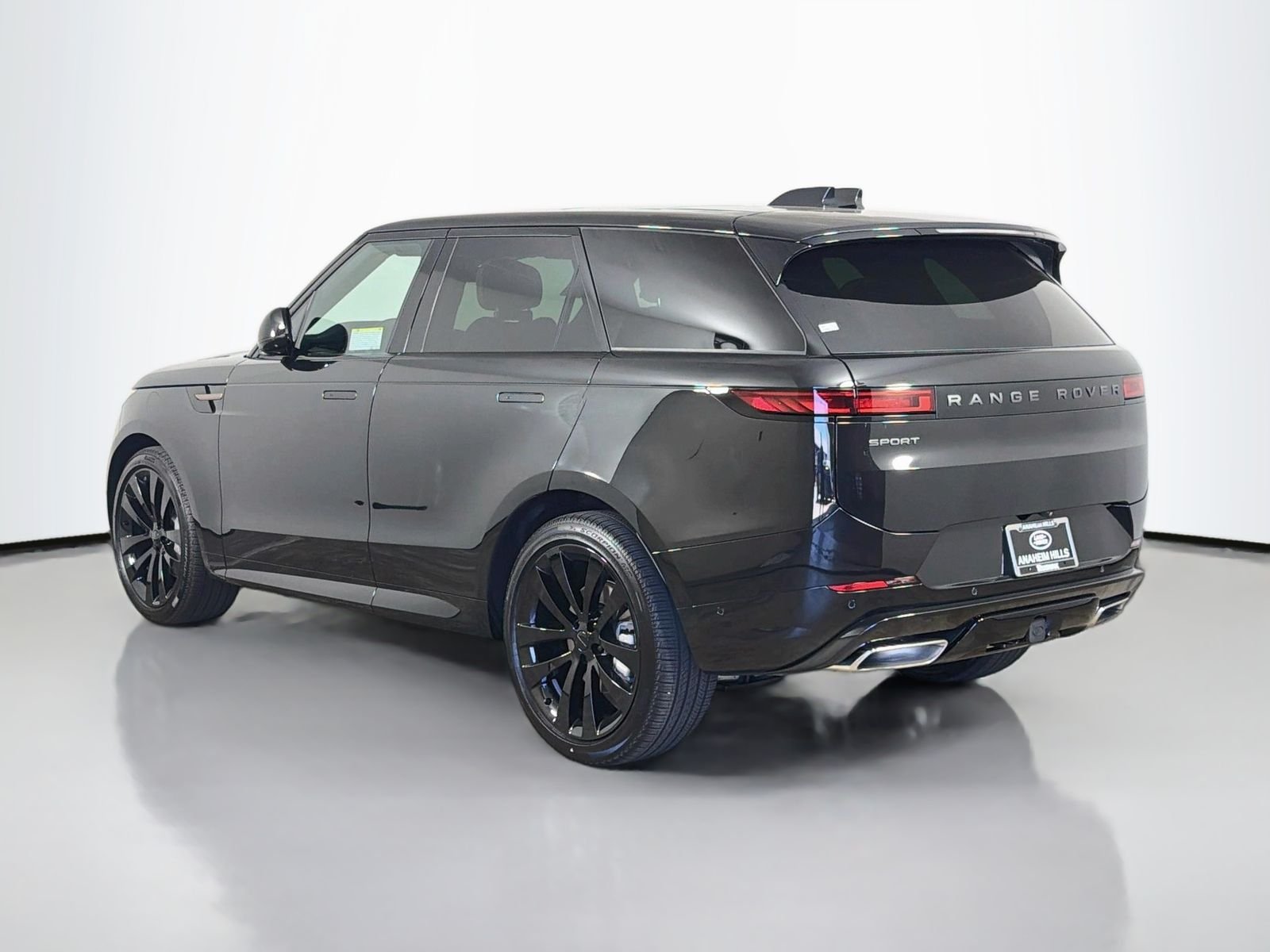 New 2026 Santorini Black Land Rover Dynamic SE image 3