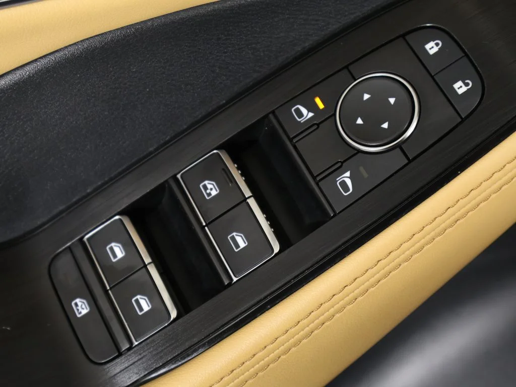 Used 2023  Nissan Platinum image 39