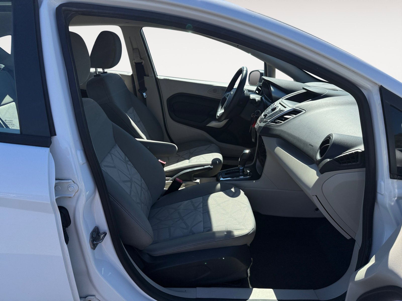 Used 2013 Oxford White Ford SE image 19