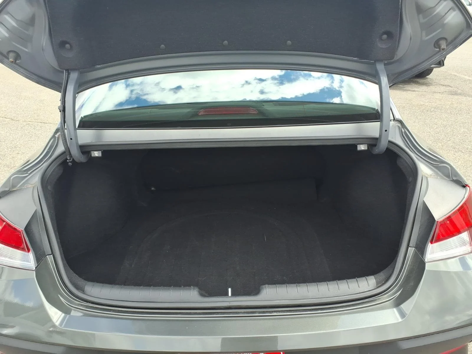 Used 2024 Gray Hyundai SEL image 13