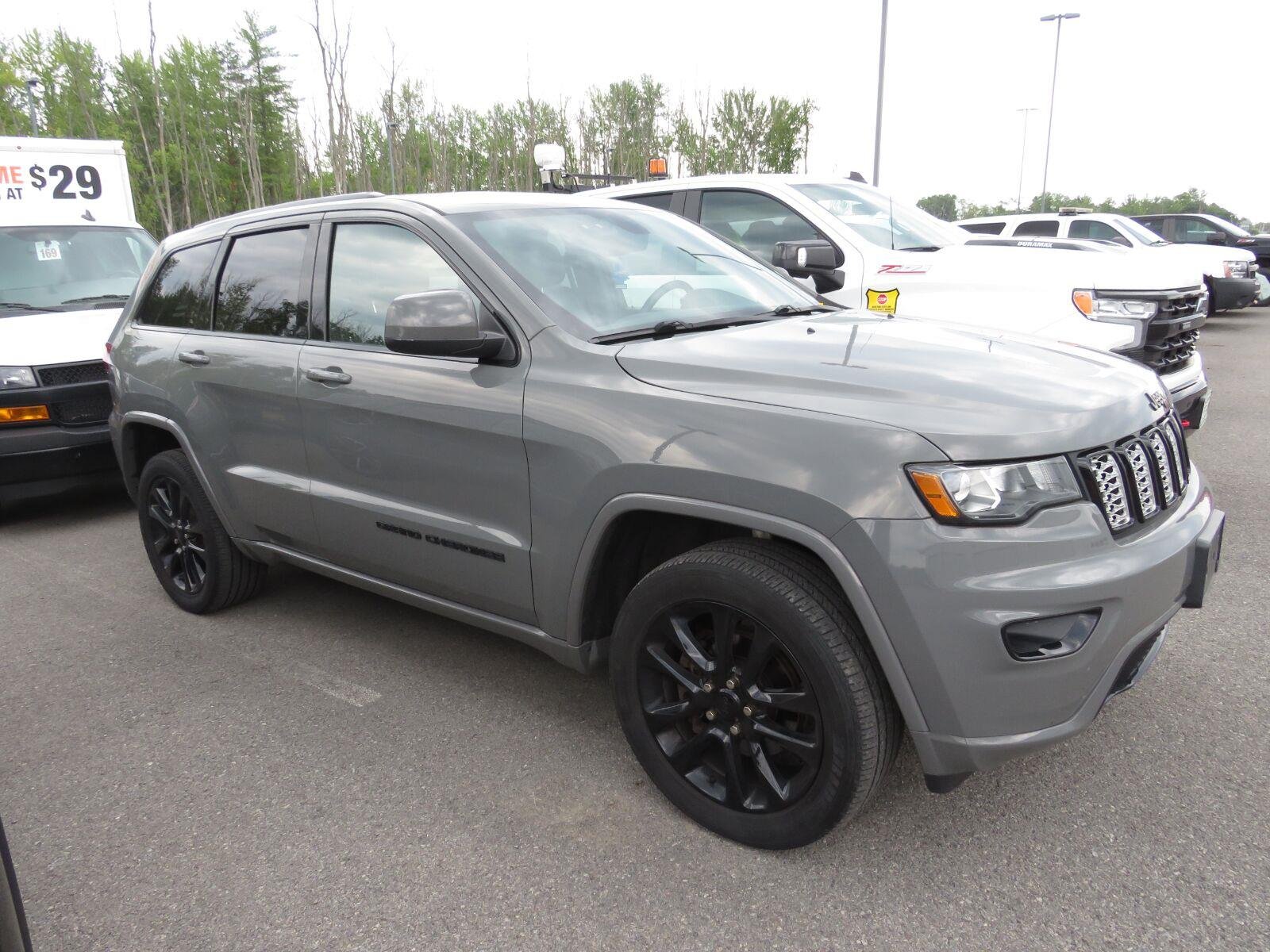 Used 2020 Sting-Gray Clearcoat Jeep Altitude image 6