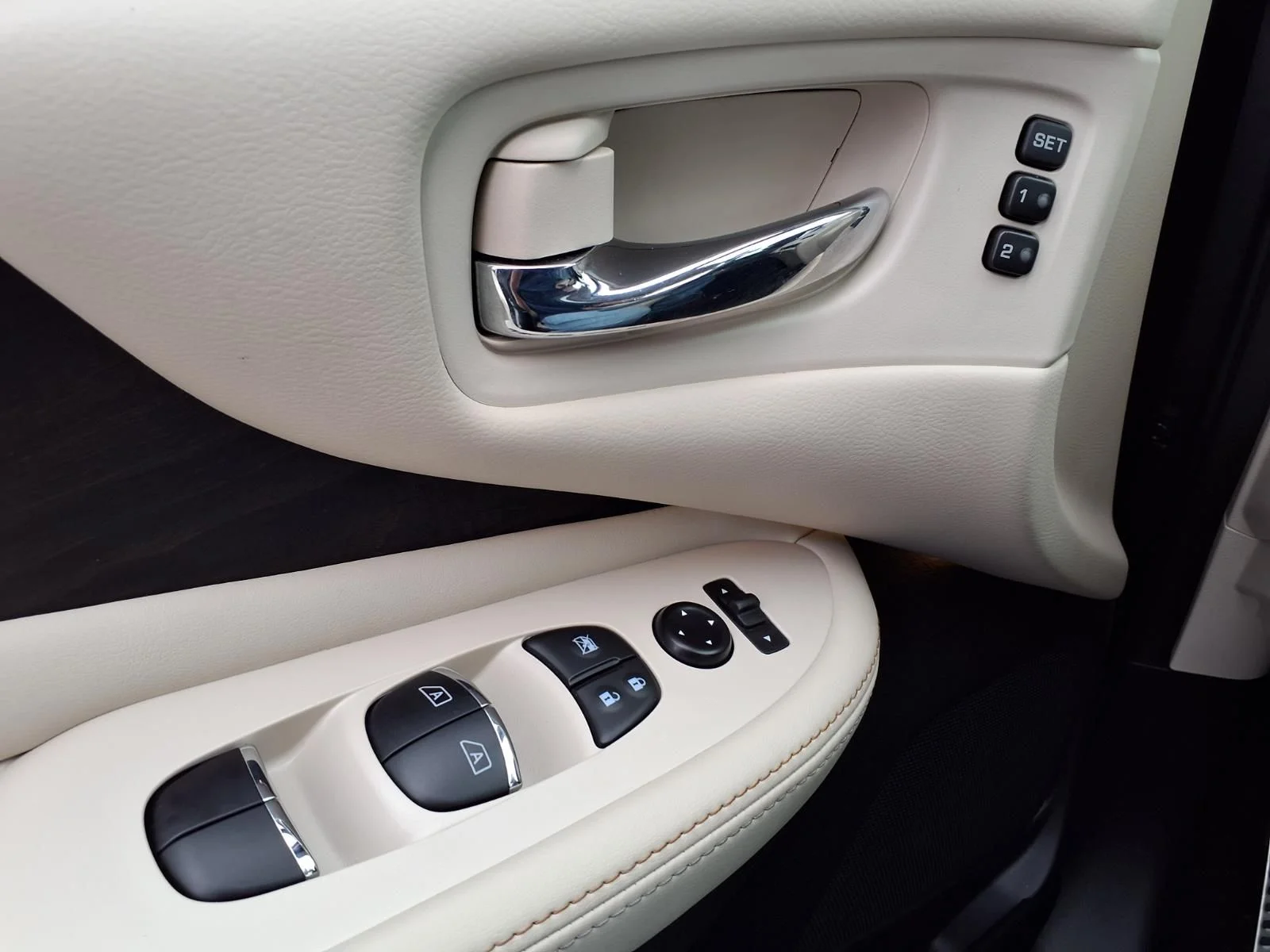 Used 2023 Gray Nissan Platinum image 23