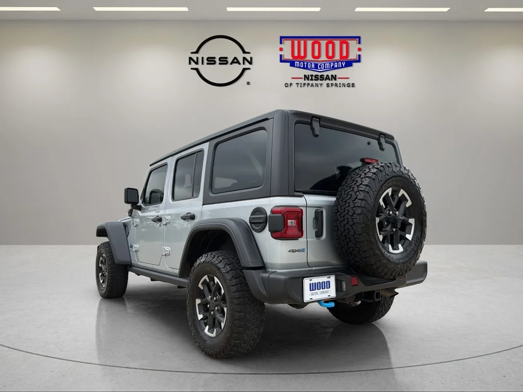 Used 2024 Silver Zynith Clearcoat Jeep Rubicon image 4