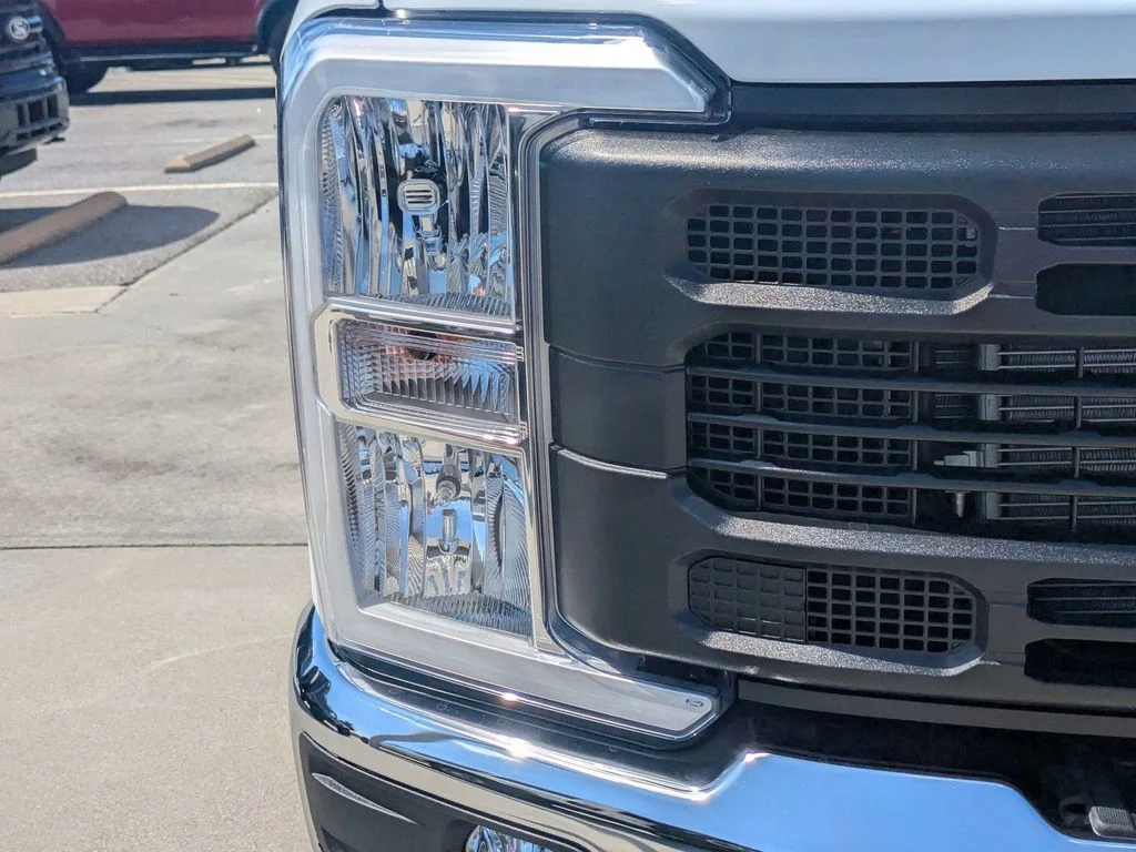 New 2027 Oxford White Ford XL image 10