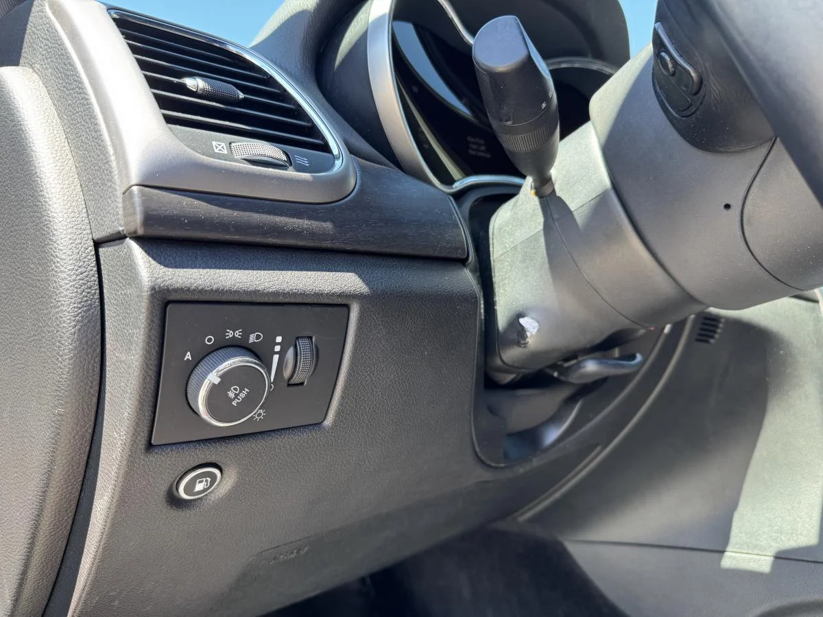 Used 2018 Red Jeep Laredo 4wd image 15