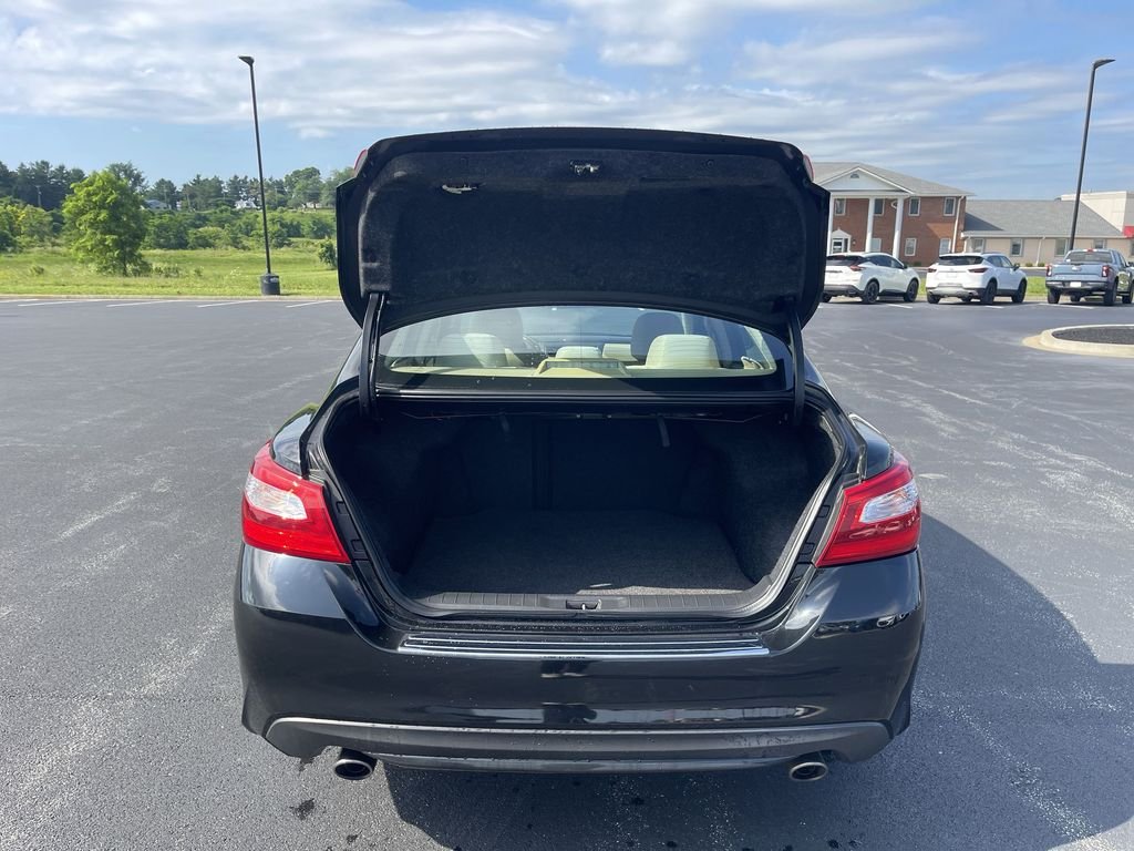 Used 2017 Black Nissan 2.5 S image 26