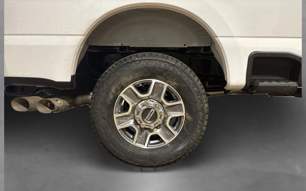Certified Used 2024 Oxford White Ford Lariat image 18