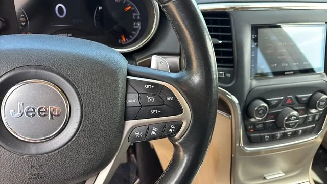 Used 2015  Jeep Limited image 24