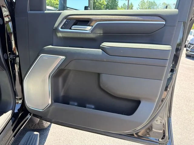 Used 2025 Black Chevrolet High Country image 14