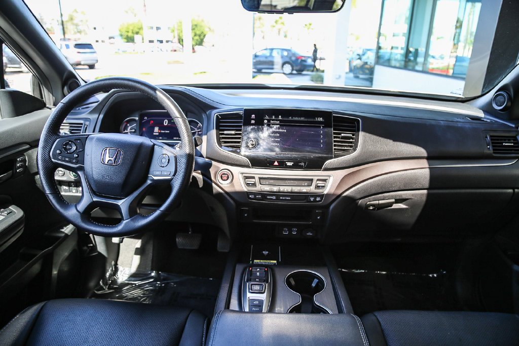 Certified Used 2025 Sonic Gray Pearl Honda EX-L image 13