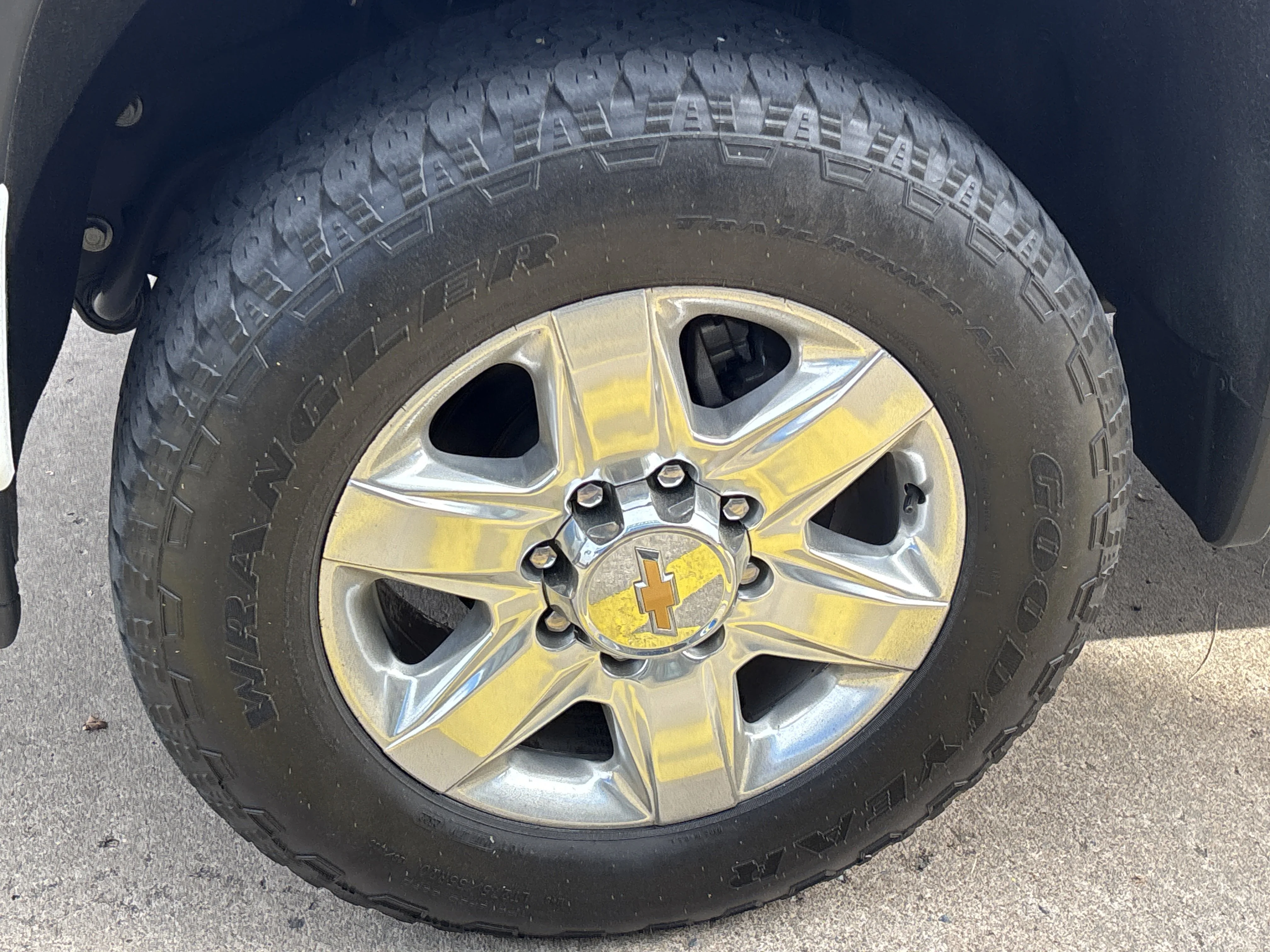 Used 2022 Summit White Chevrolet LTZ 4WD image 14