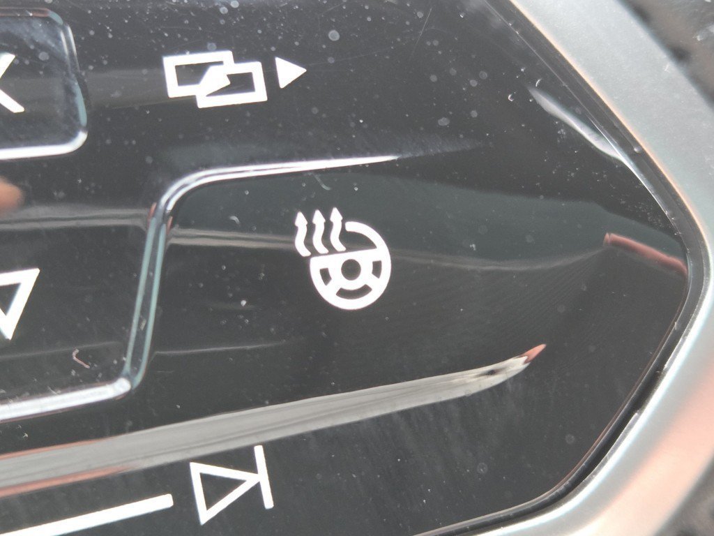 Certified Used 2022  Volkswagen 2.0T SEL R-Line image 16