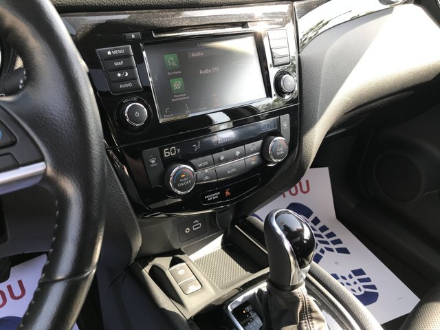 Used 2022 Brilliant Silver Metallic Nissan SL image 18