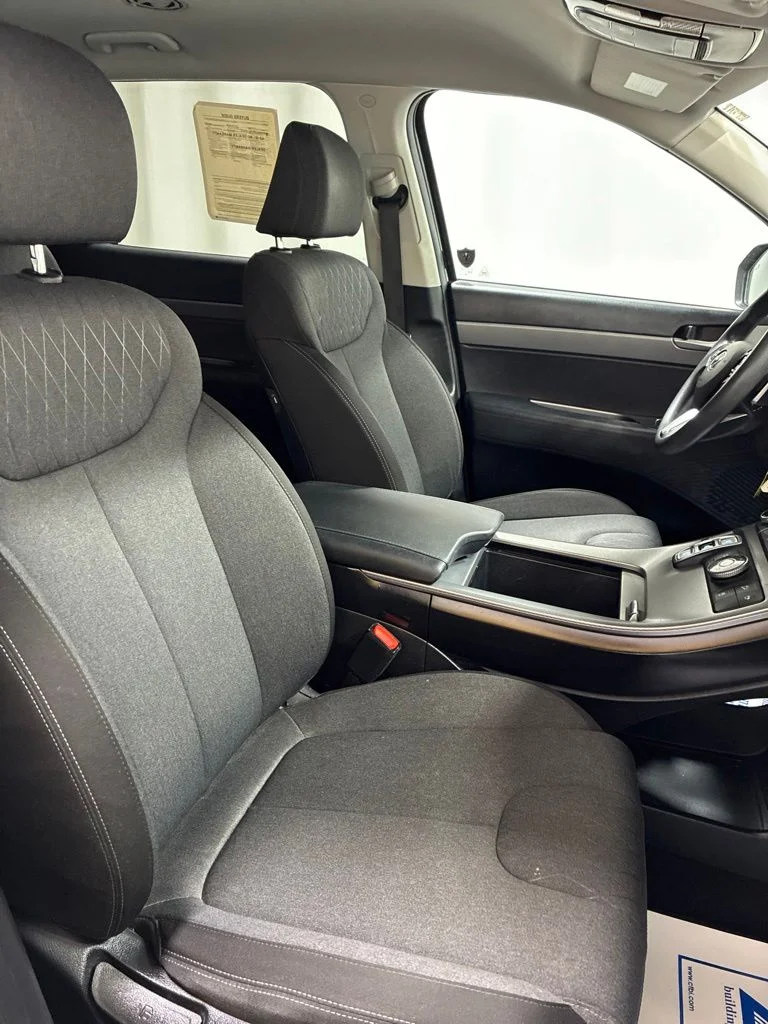 Used 2022 Black Hyundai SE image 28