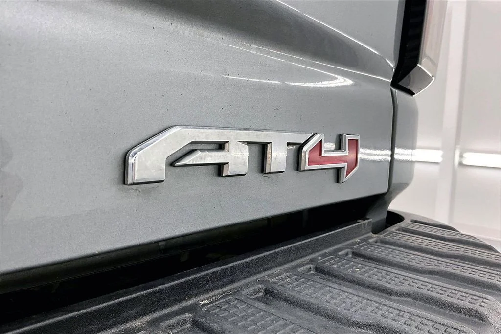 Used 2024 Sterling Metallic GMC AT4 image 8