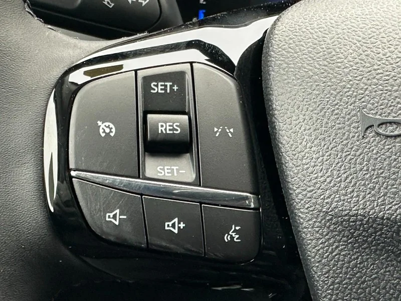 New 2026 Oxford White Ford Active FWD image 10